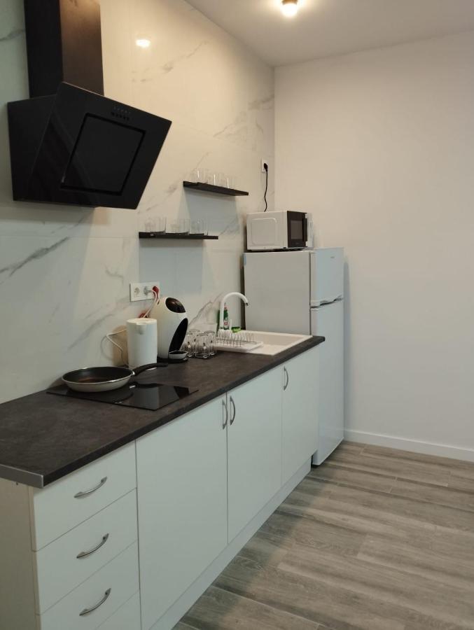 Apartamento Blanco Y Negro En El Centro Alicante Luaran gambar