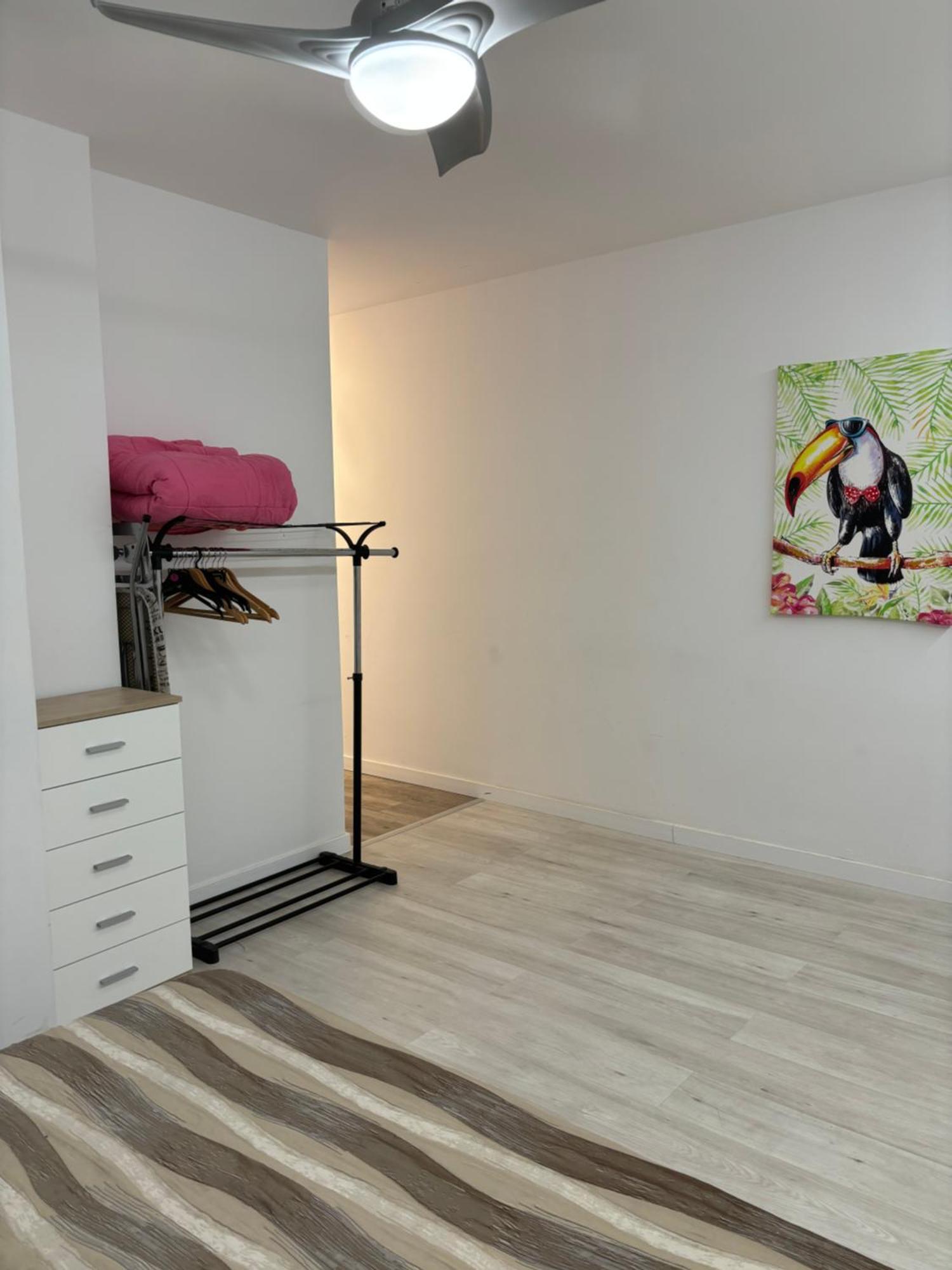 Apartamento Blanco Y Negro En El Centro Alicante Luaran gambar
