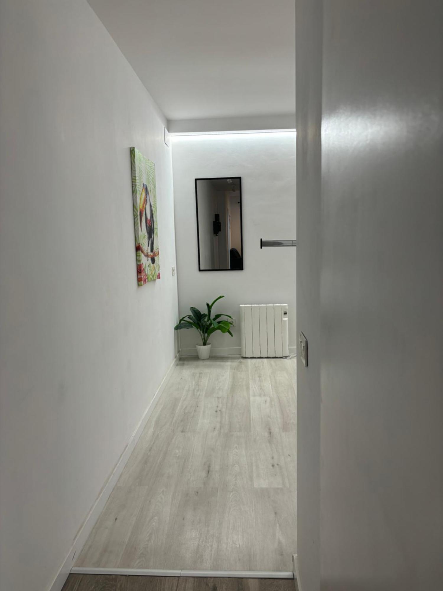 Apartamento Blanco Y Negro En El Centro Alicante Luaran gambar