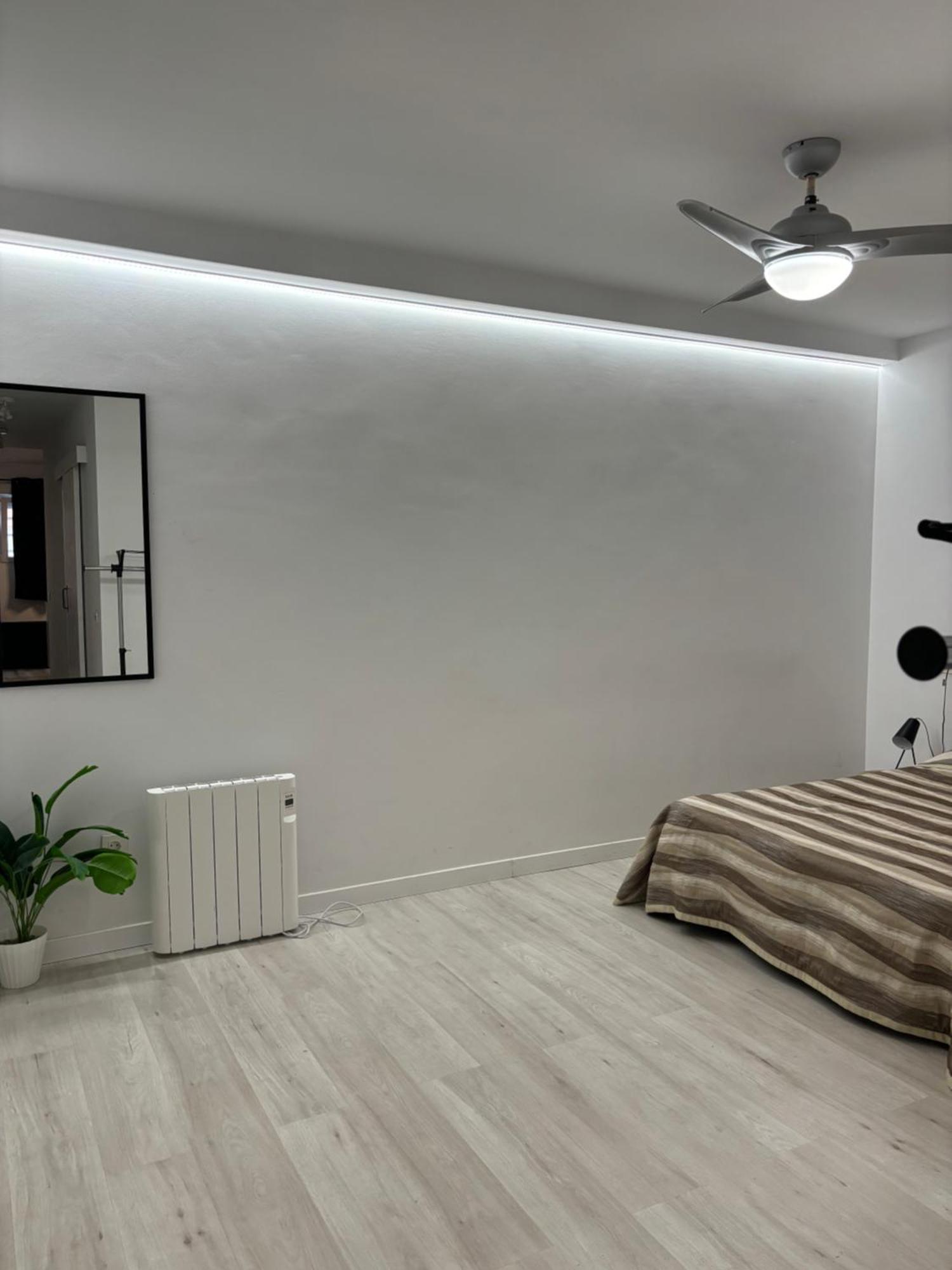 Apartamento Blanco Y Negro En El Centro Alicante Luaran gambar