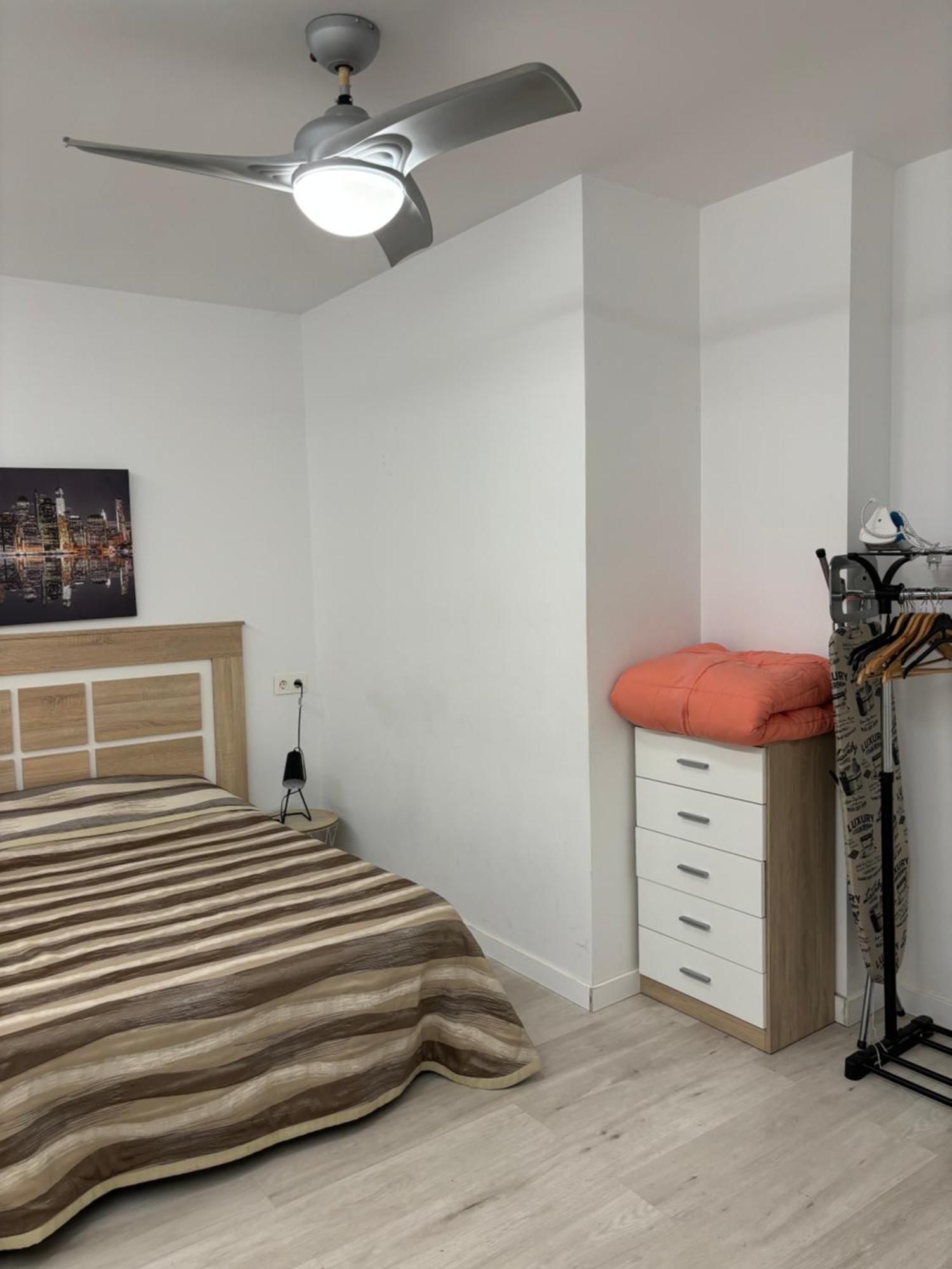 Apartamento Blanco Y Negro En El Centro Alicante Luaran gambar