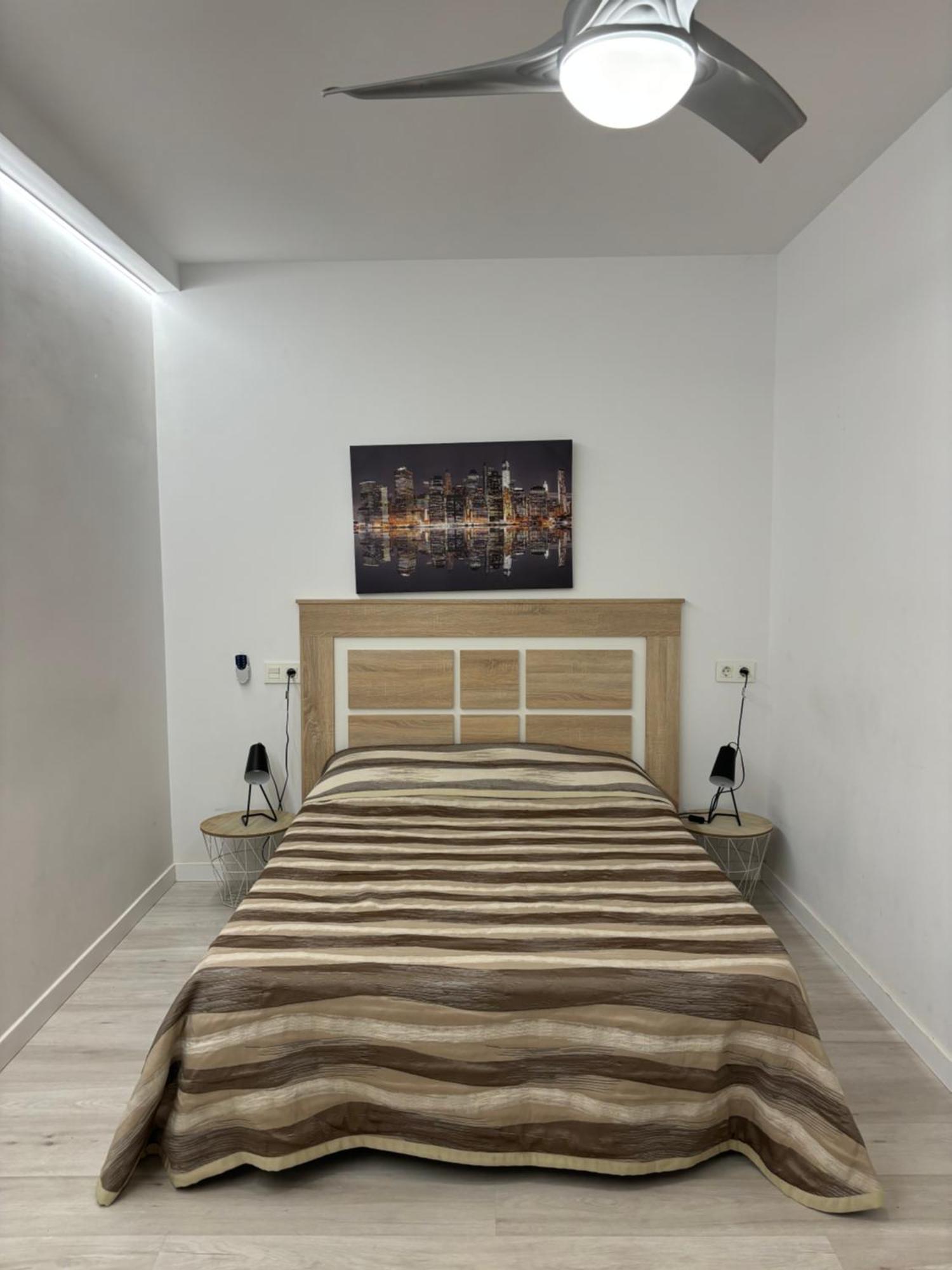 Apartamento Blanco Y Negro En El Centro Alicante Luaran gambar